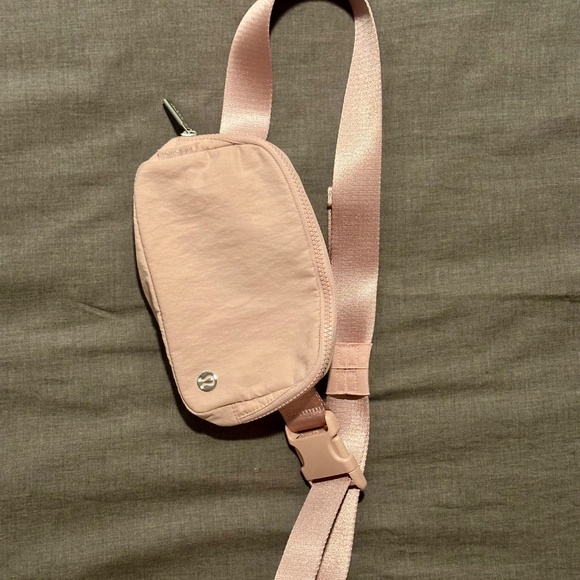 Lululemon Everywhere Belt Bag 1L - Picture 2 of 2
